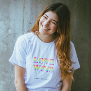 Camiseta LOVE WINS blanca Dogpack