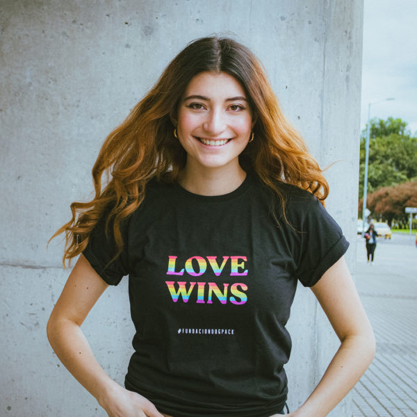 Camiseta LOVE WINS negra Dogpack